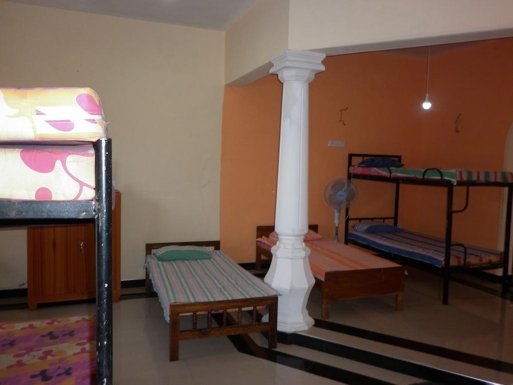 Seetha'S Hostel 니곰보 객실 사진