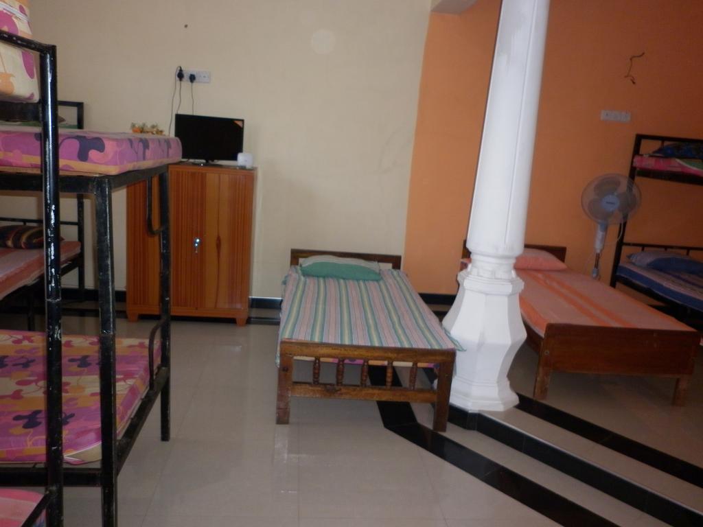 Seetha'S Hostel 니곰보 객실 사진