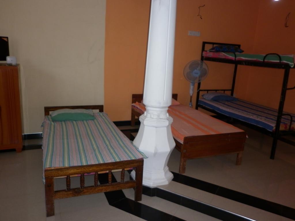 Seetha'S Hostel 니곰보 객실 사진